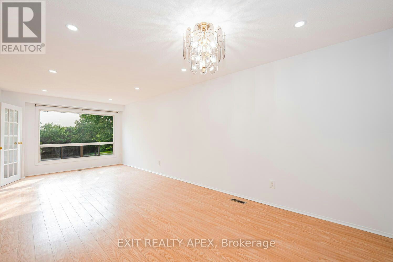 122 Centre Street N, Brampton, ON, L6V 2Z3 - 11