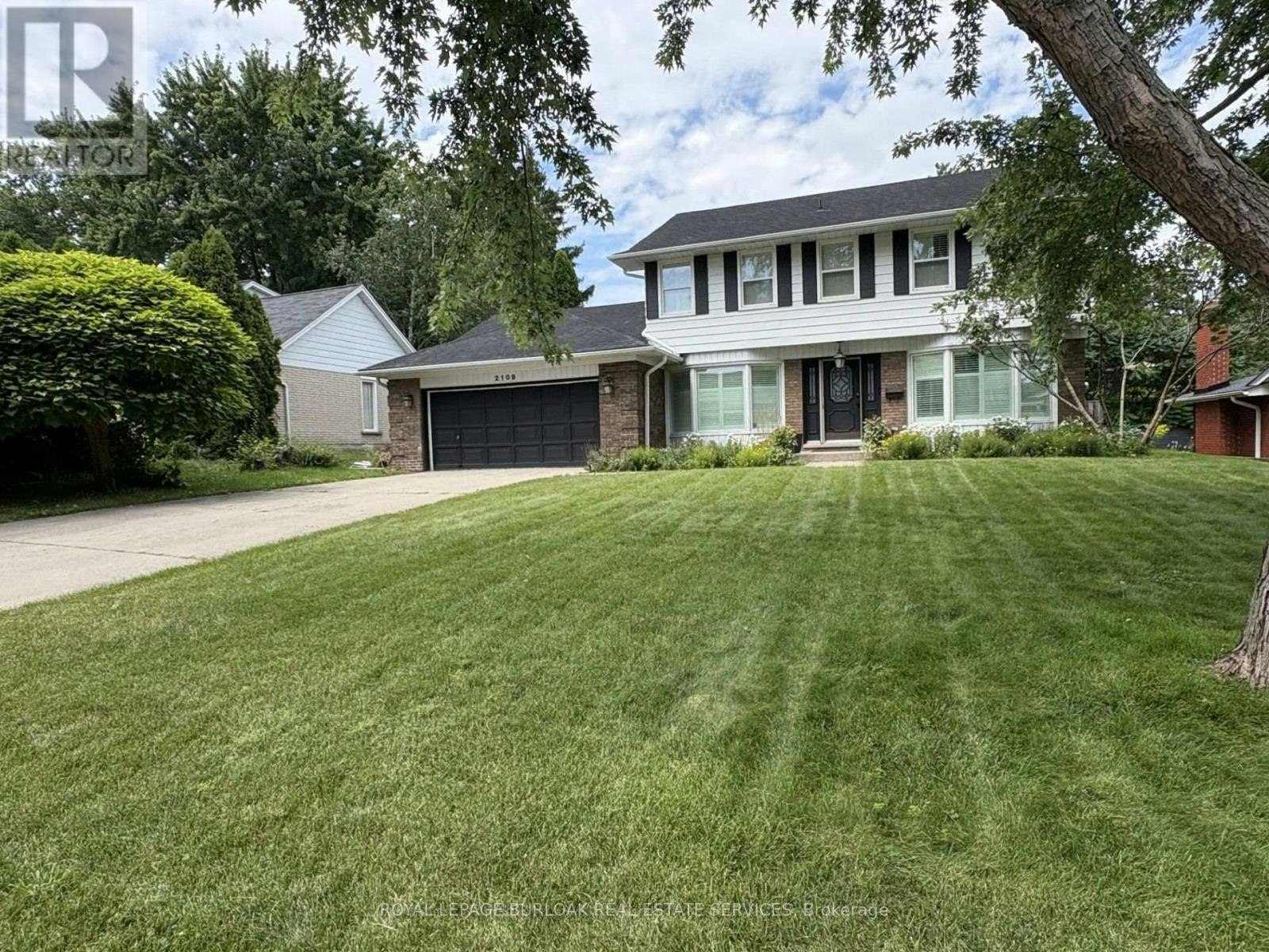 2109 Agincourt Crescent