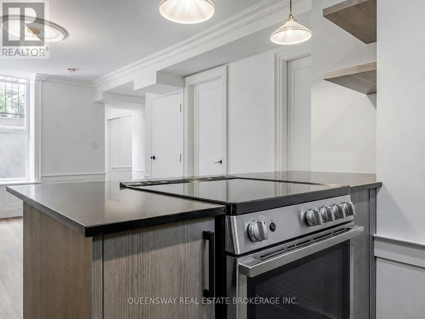 678 Willard Avenue, Toronto, ON, M6S 3S5 - 5