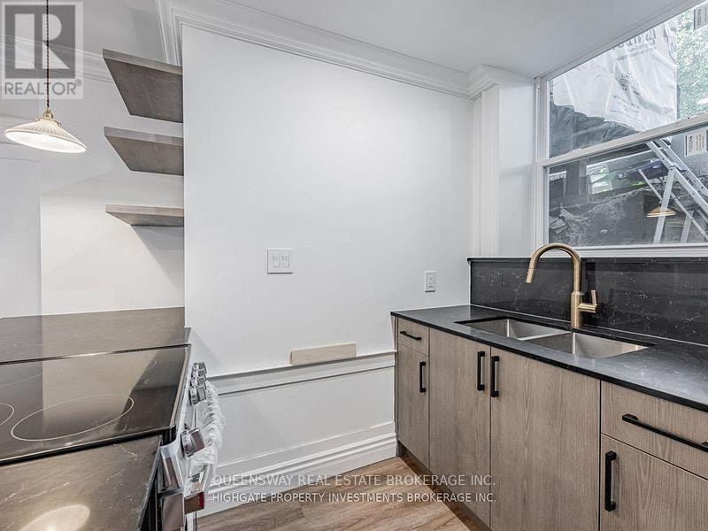 678 Willard Avenue, Toronto, ON, M6S 3S5 - 4