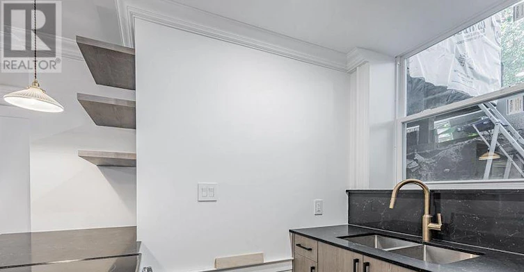 678 Willard Avenue, Toronto, ON, M6S 3S5 - 4