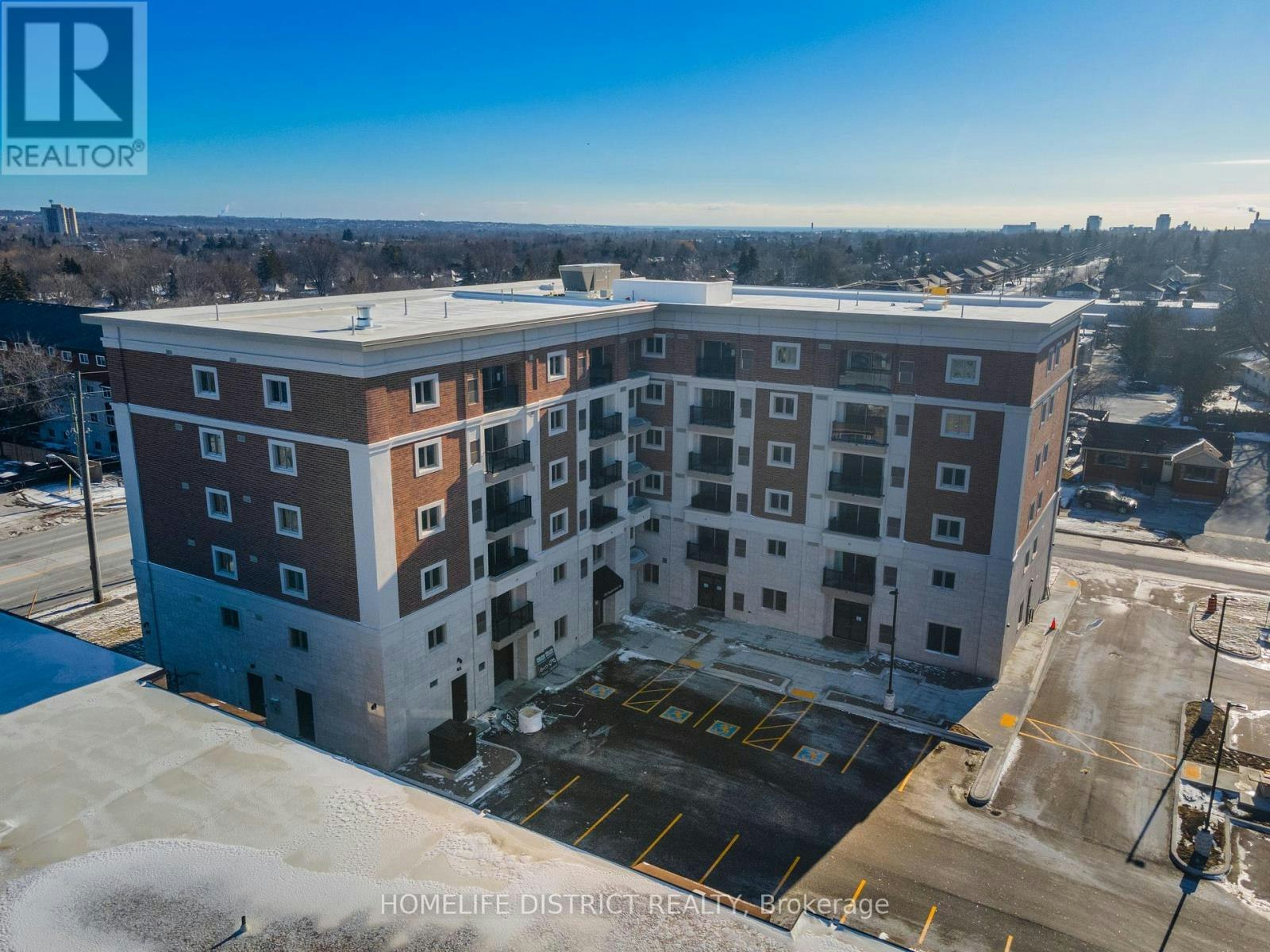 202-976 Simcoe Street N, Oshawa, ON, L1G 4W4