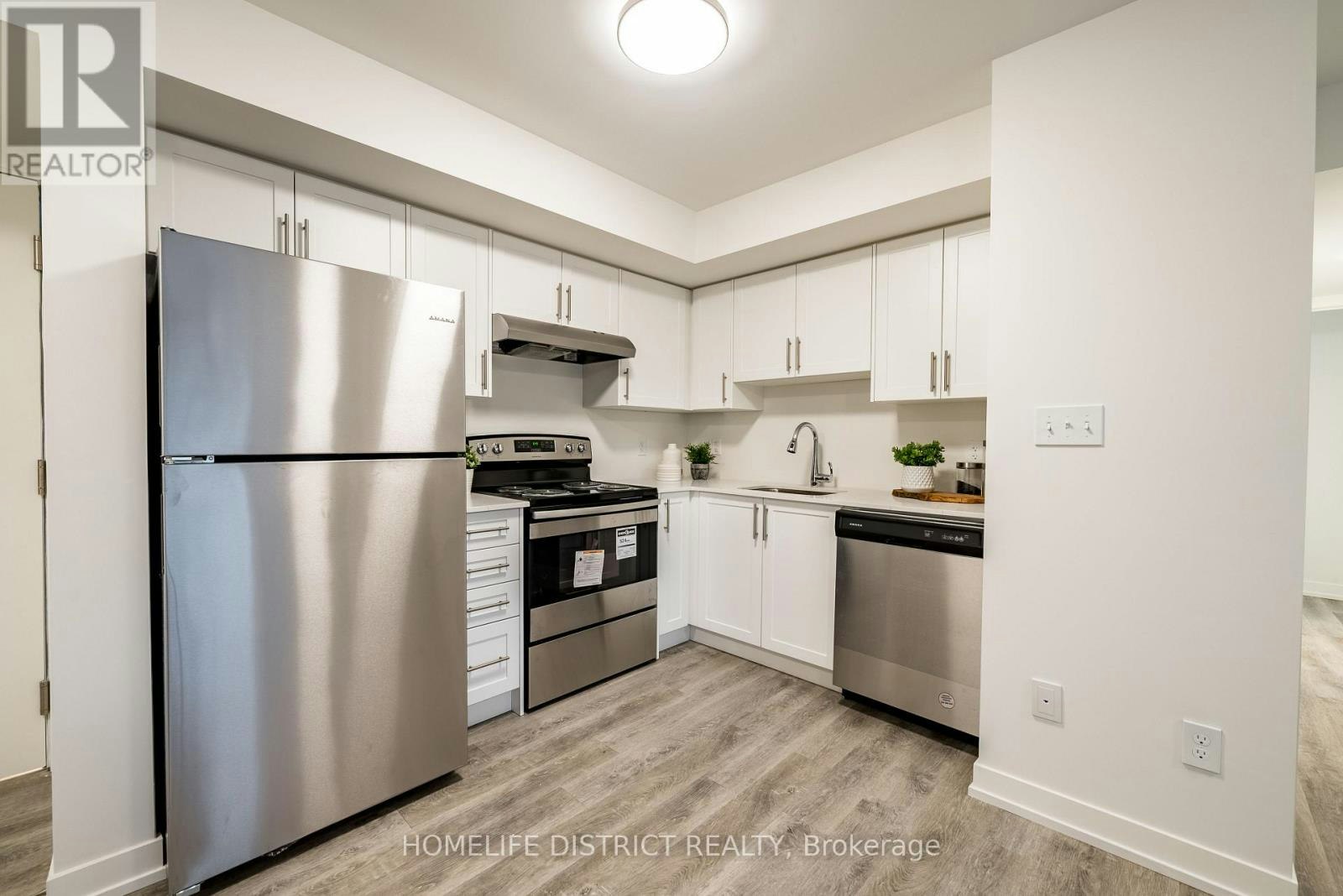 202-976 Simcoe Street N, Oshawa, ON, L1G 4W4 - 2