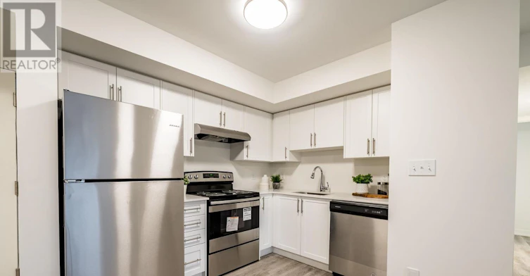 202-976 Simcoe Street N, Oshawa, ON, L1G 4W4 - 2