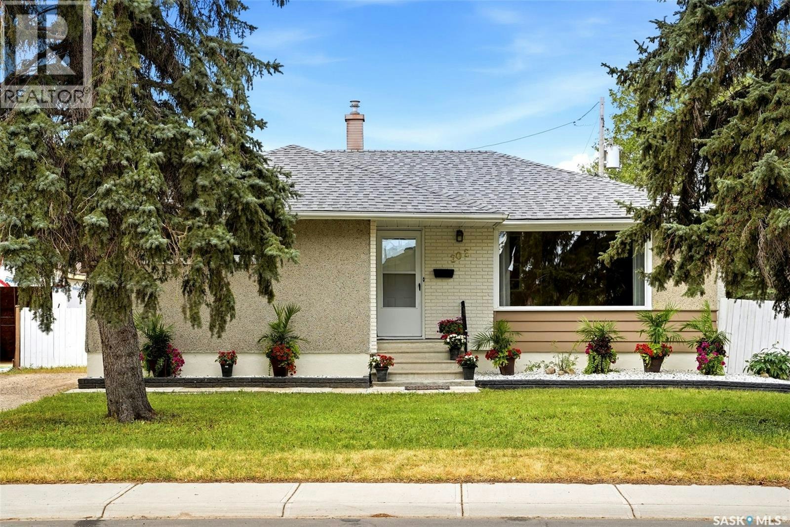 202 Mccannel Street, Regina, SK, S4R 3V1