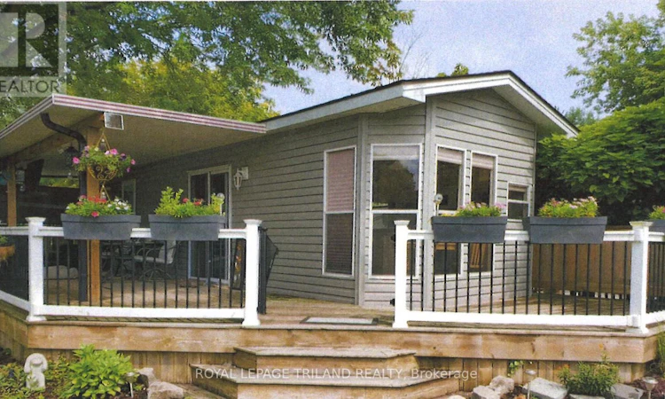 D36-4895 Lakeshore Road