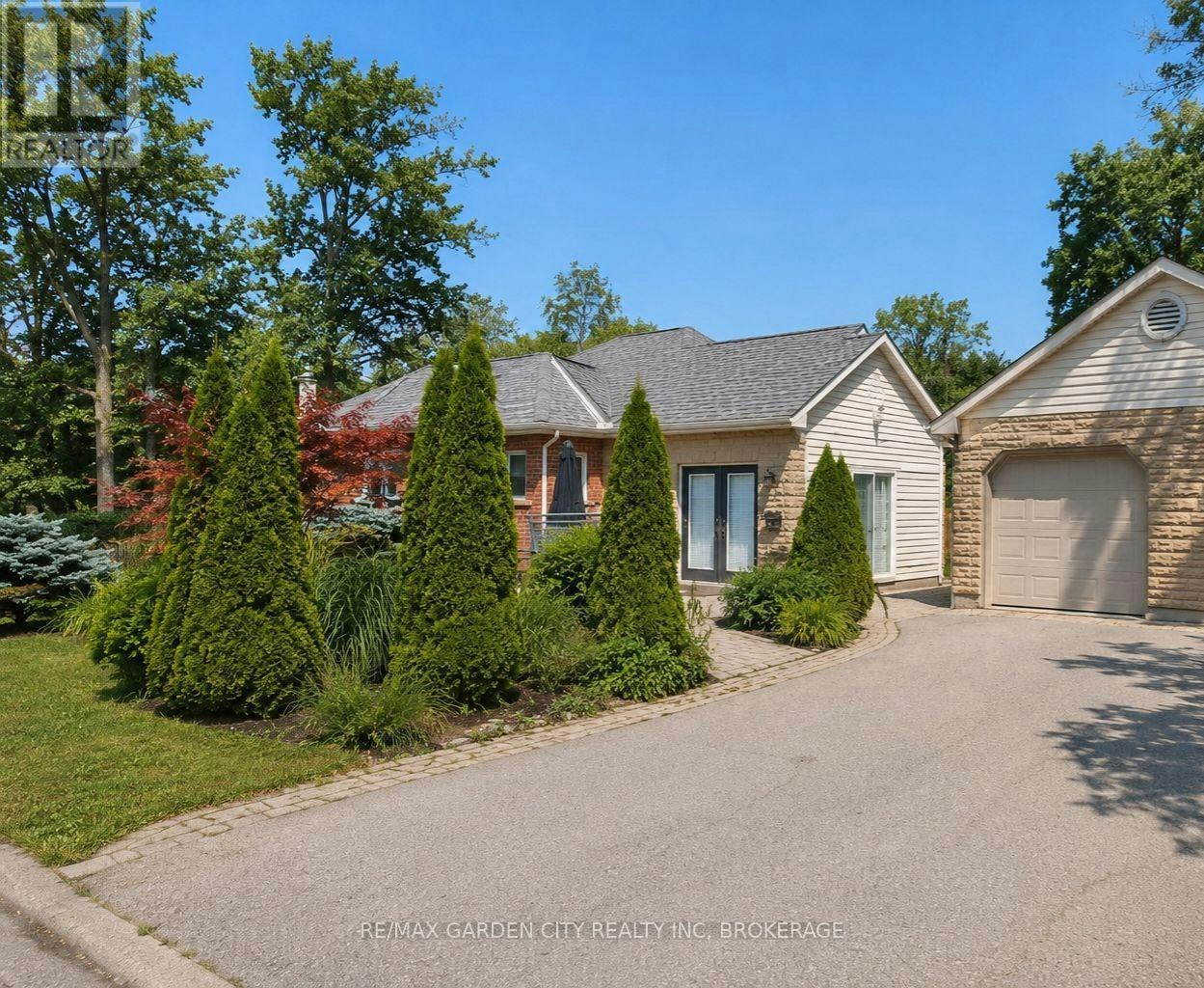 139 South Drive, St. Catharines, ON, L2R 4W1 - 3
