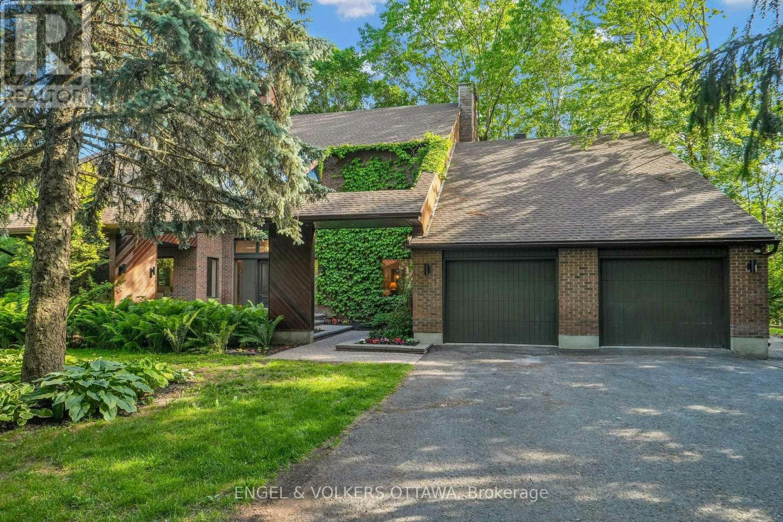 7 Mid Pines Grove, Ottawa, ON, K2R 1B7