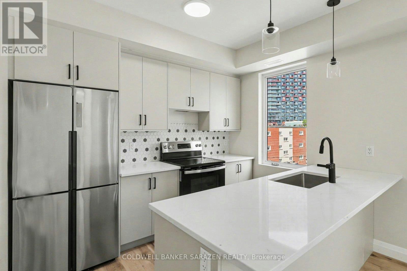 002-42 Mcarthur Avenue, Ottawa, ON, K1L 6R2 - 2