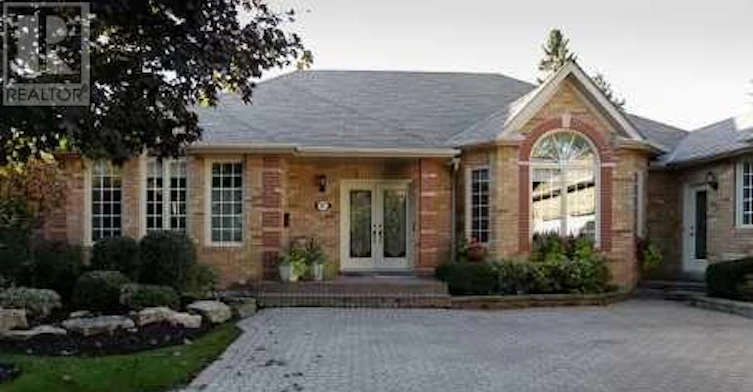 207 Kennedy Street W, Aurora, ON, L4G 2L9
