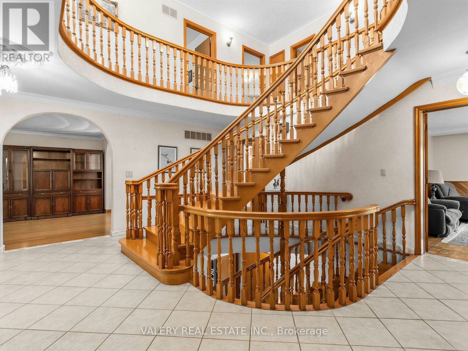 370 Maple Leaf Drive, Toronto, ON, M6L 1P6 - 3