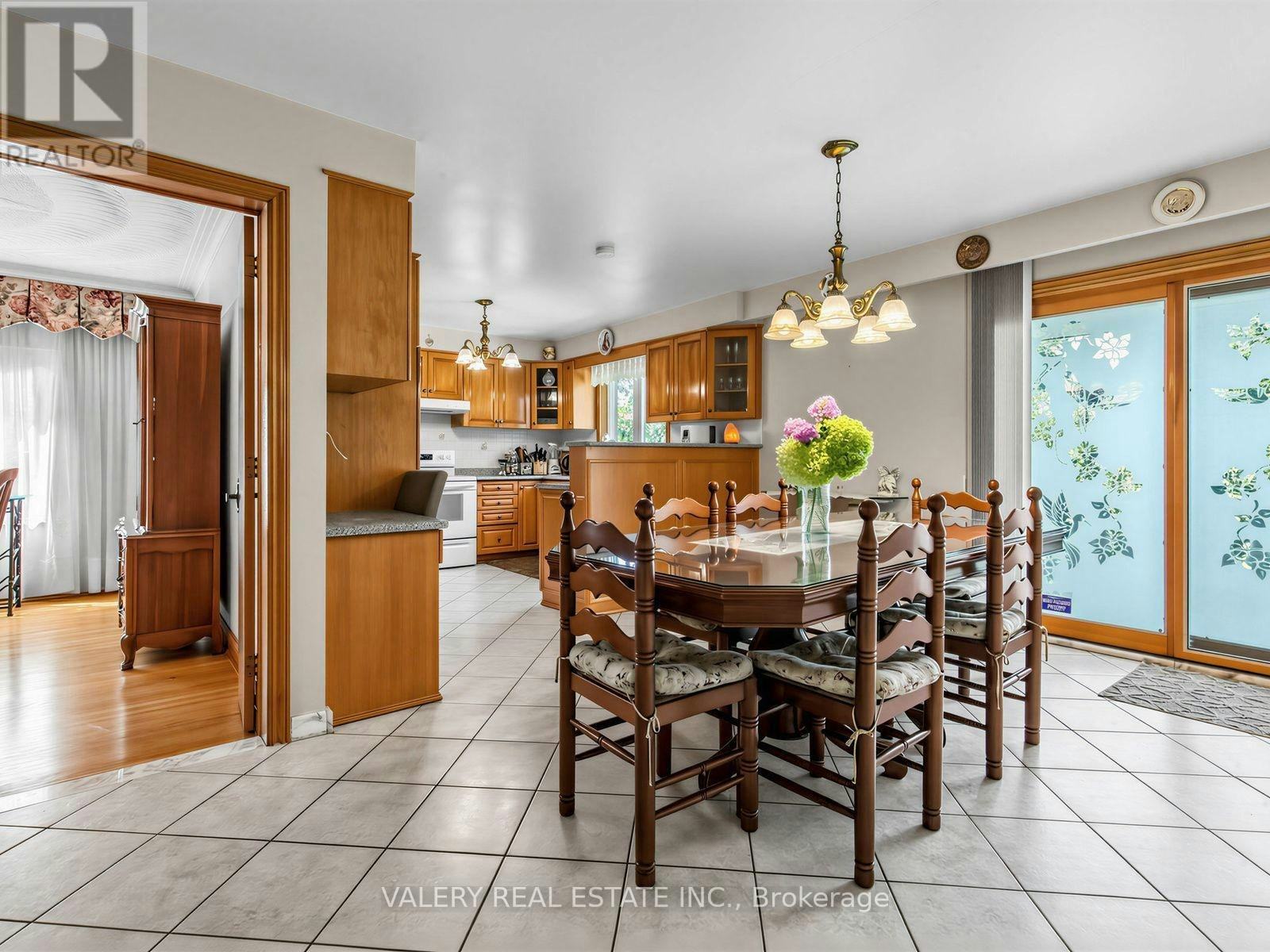 370 Maple Leaf Drive, Toronto, ON, M6L 1P6 - 9