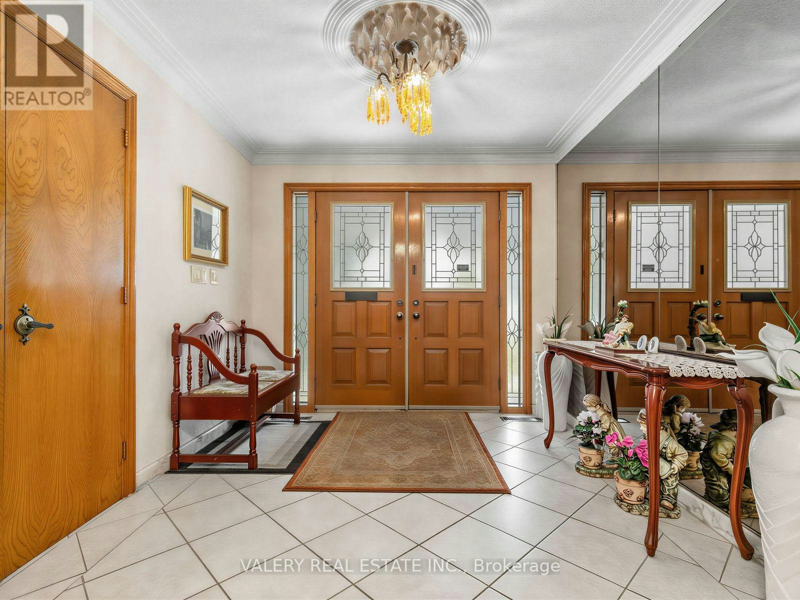370 Maple Leaf Drive, Toronto, ON, M6L 1P6 - 2