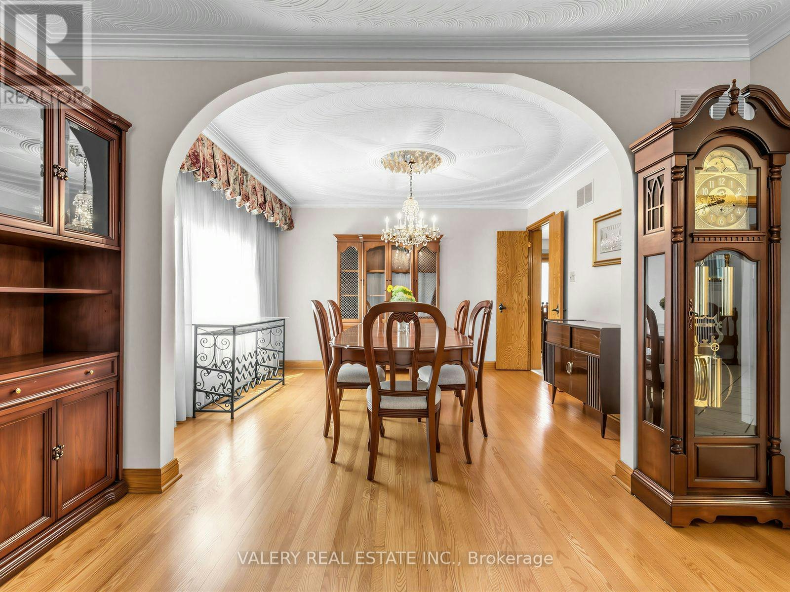 370 Maple Leaf Drive, Toronto, ON, M6L 1P6 - 6