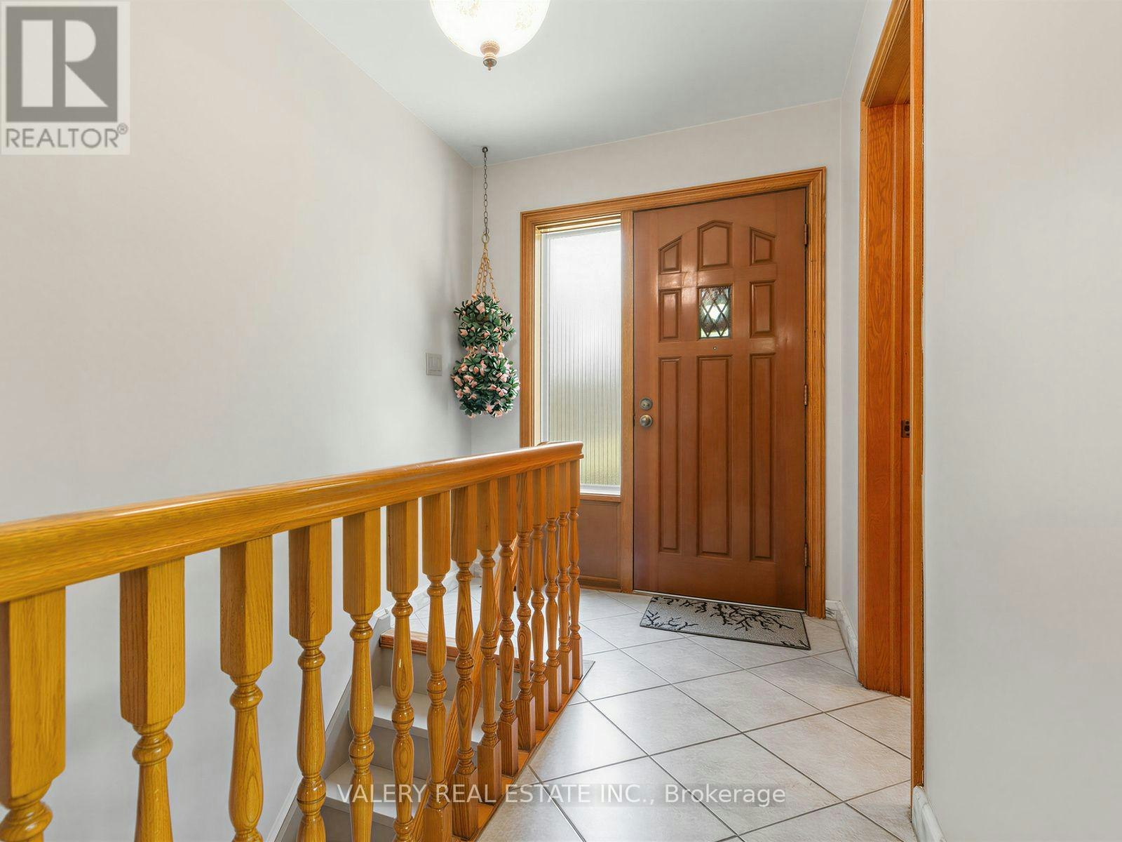 370 Maple Leaf Drive, Toronto, ON, M6L 1P6 - 18
