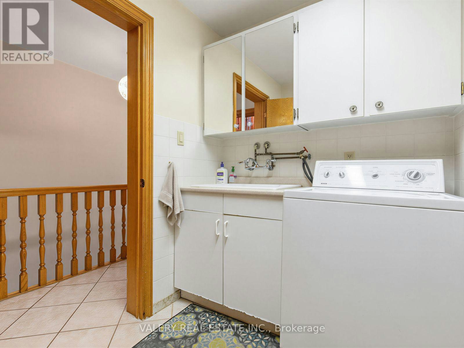 370 Maple Leaf Drive, Toronto, ON, M6L 1P6 - 16