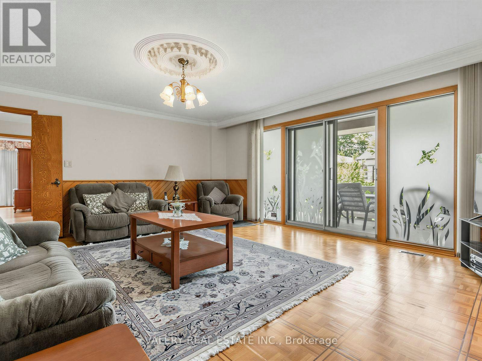 370 Maple Leaf Drive, Toronto, ON, M6L 1P6 - 14