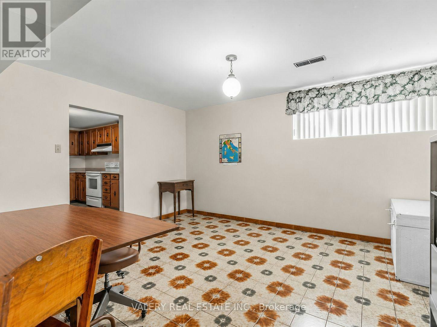 370 Maple Leaf Drive, Toronto, ON, M6L 1P6 - 36
