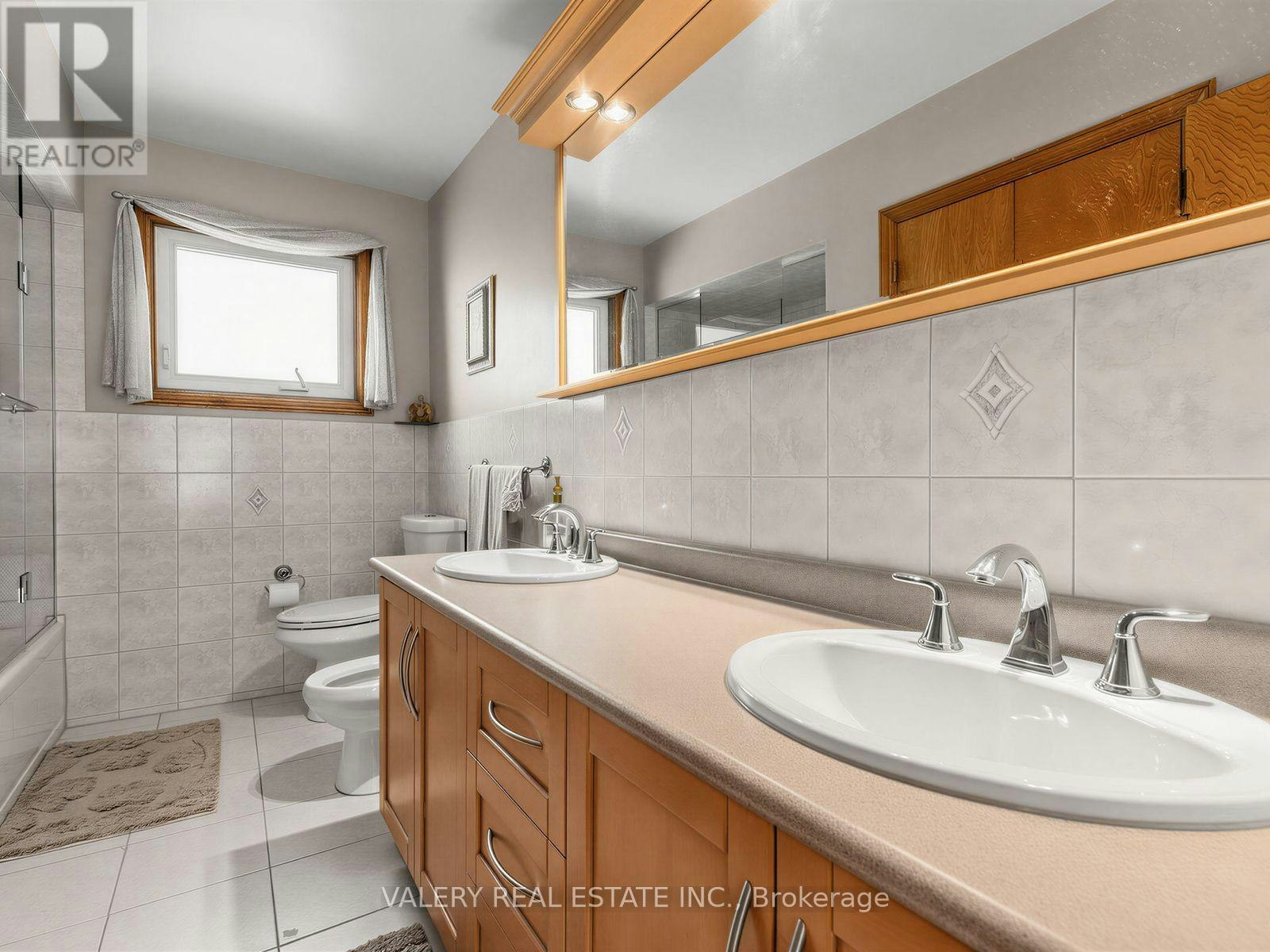 370 Maple Leaf Drive, Toronto, ON, M6L 1P6 - 33