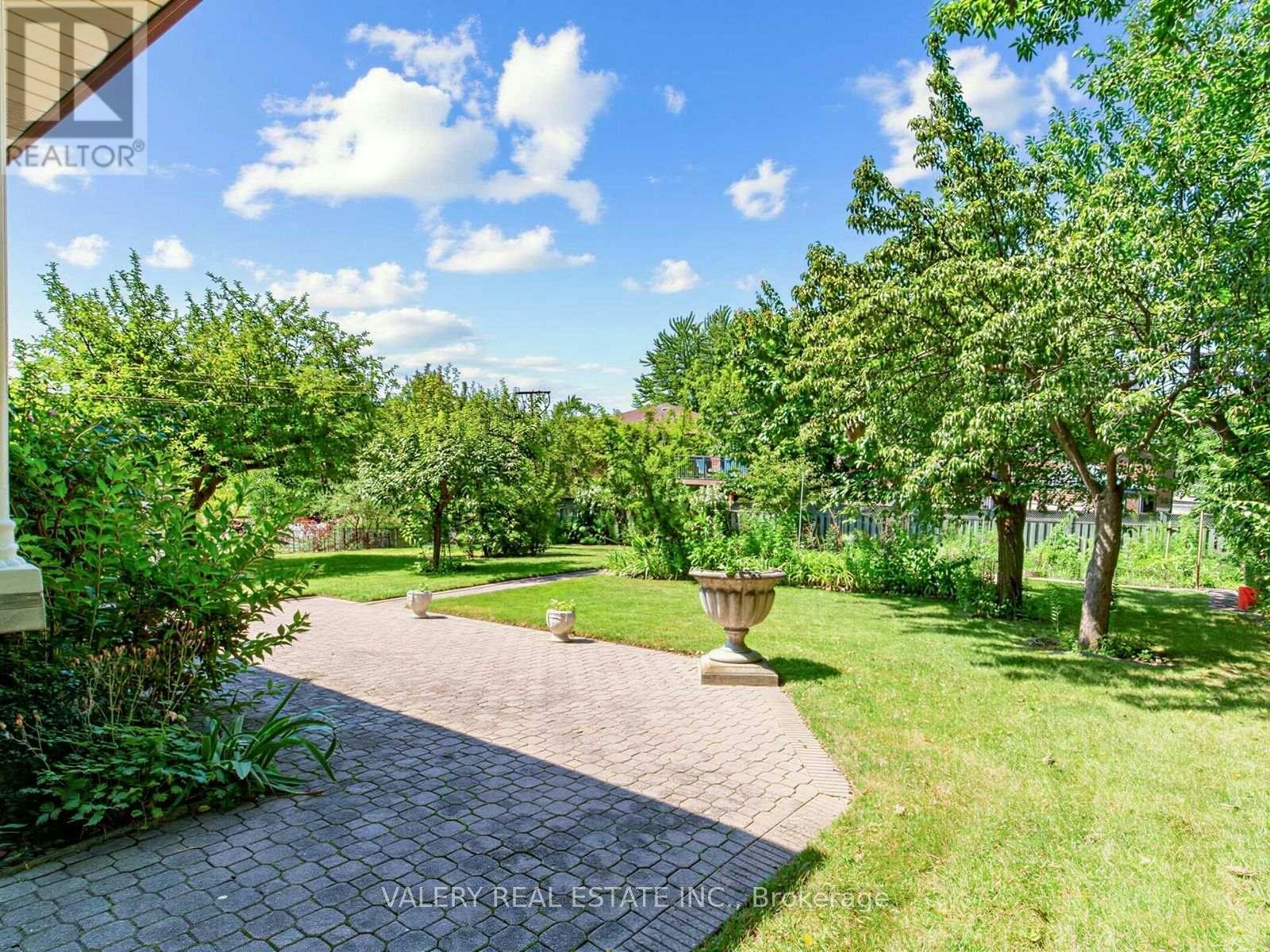 370 Maple Leaf Drive, Toronto, ON, M6L 1P6 - 41