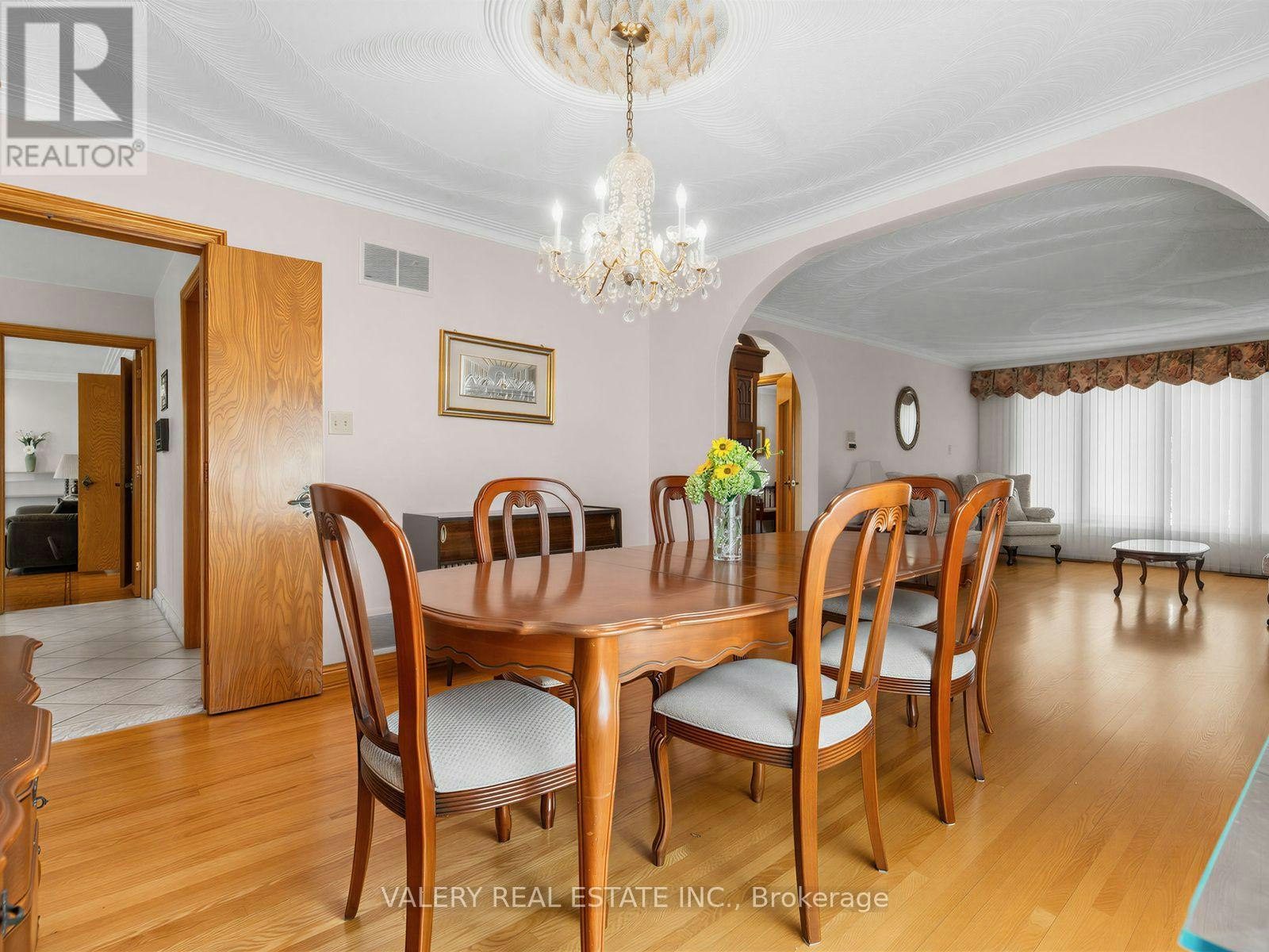 370 Maple Leaf Drive, Toronto, ON, M6L 1P6 - 8