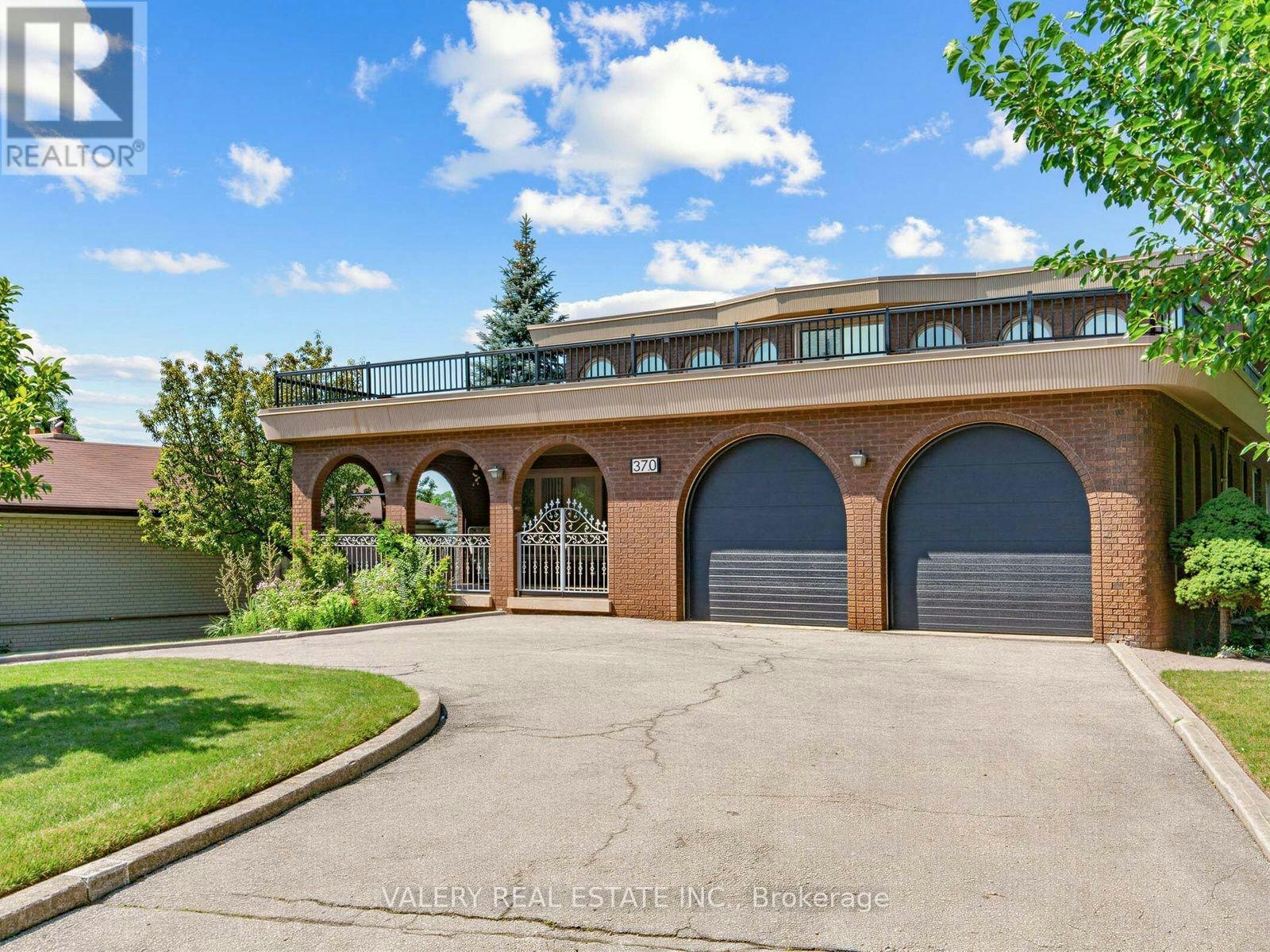 370 Maple Leaf Drive, Toronto, ON, M6L 1P6