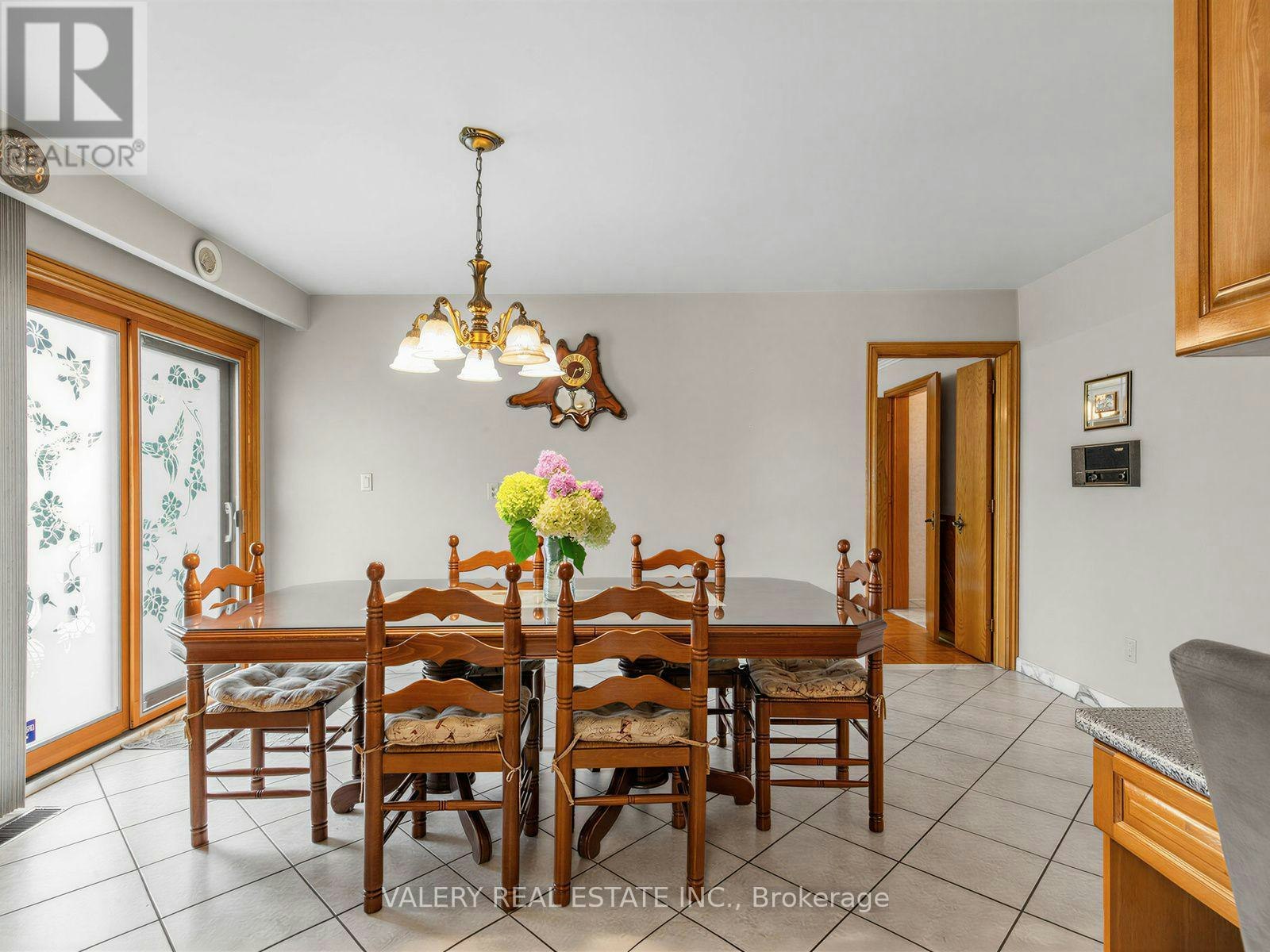 370 Maple Leaf Drive, Toronto, ON, M6L 1P6 - 13