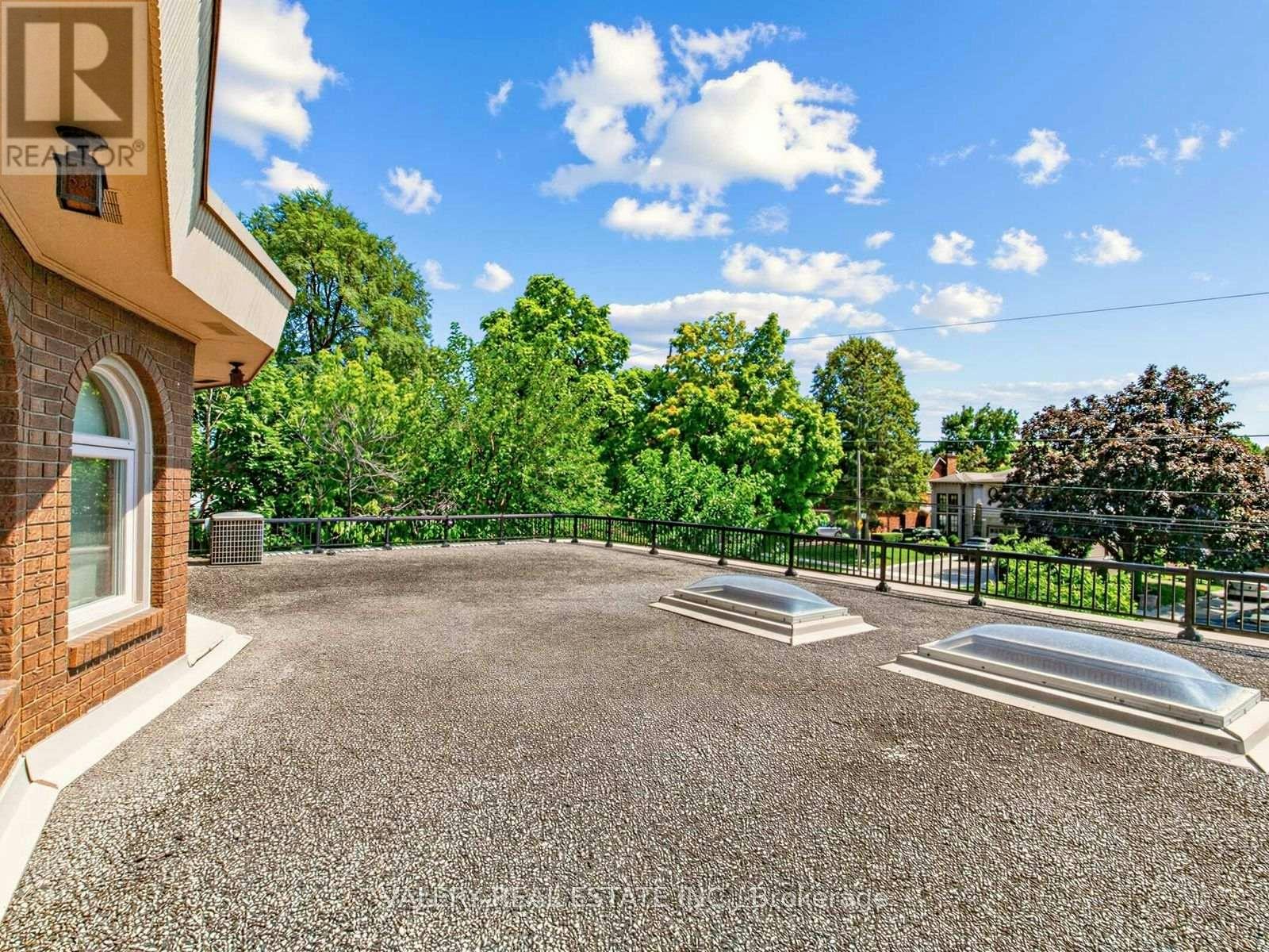 370 Maple Leaf Drive, Toronto, ON, M6L 1P6 - 43