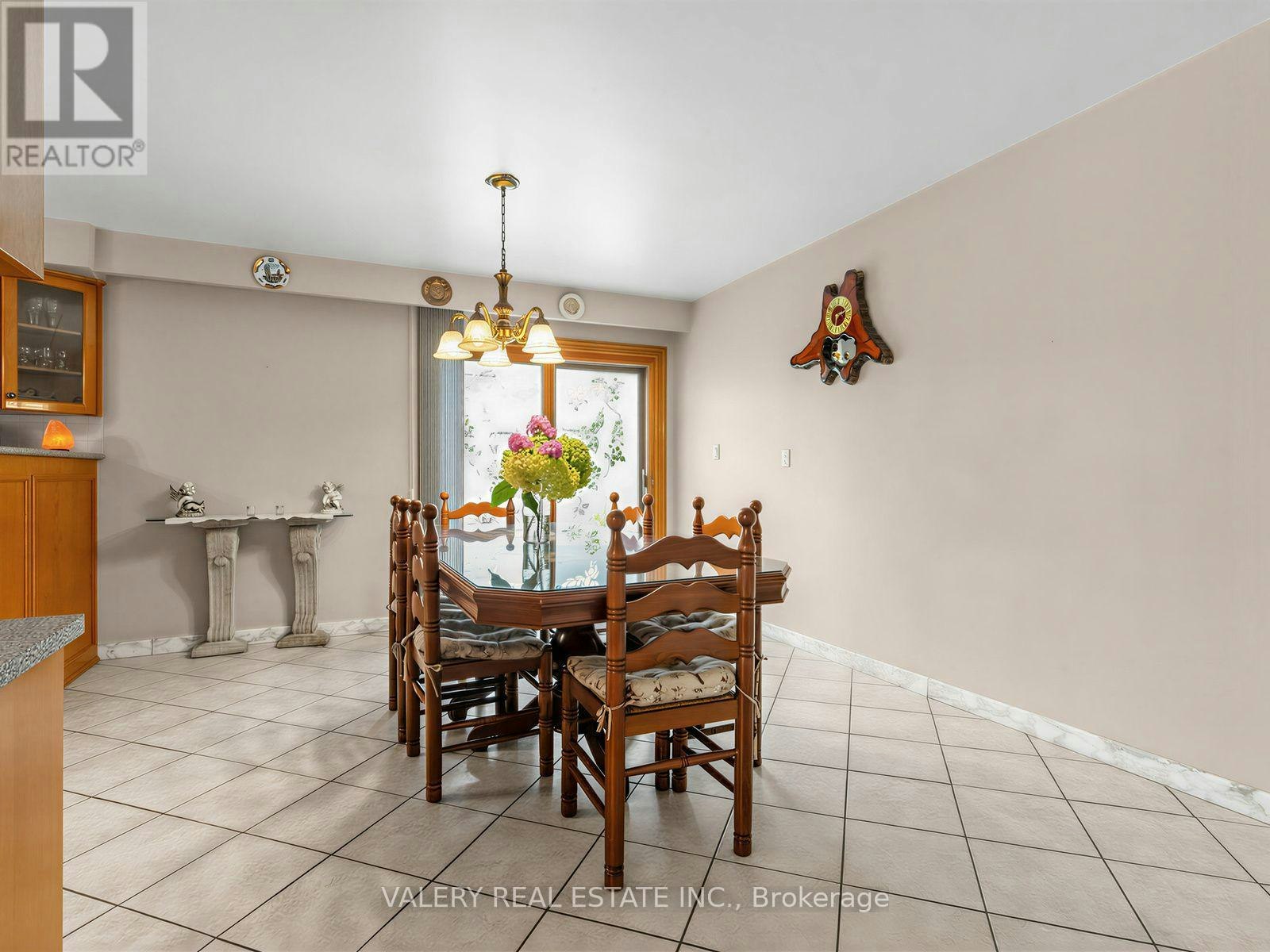 370 Maple Leaf Drive, Toronto, ON, M6L 1P6 - 10
