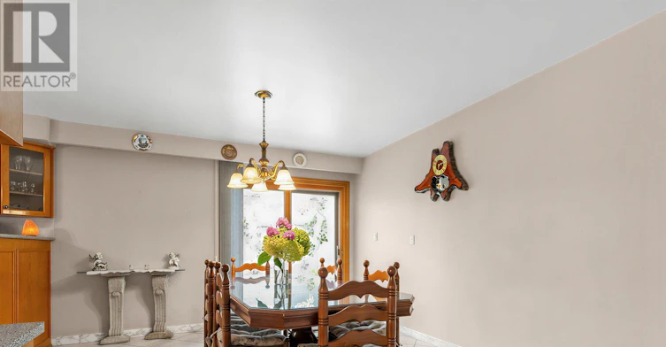 370 Maple Leaf Drive, Toronto, ON, M6L 1P6 - 10