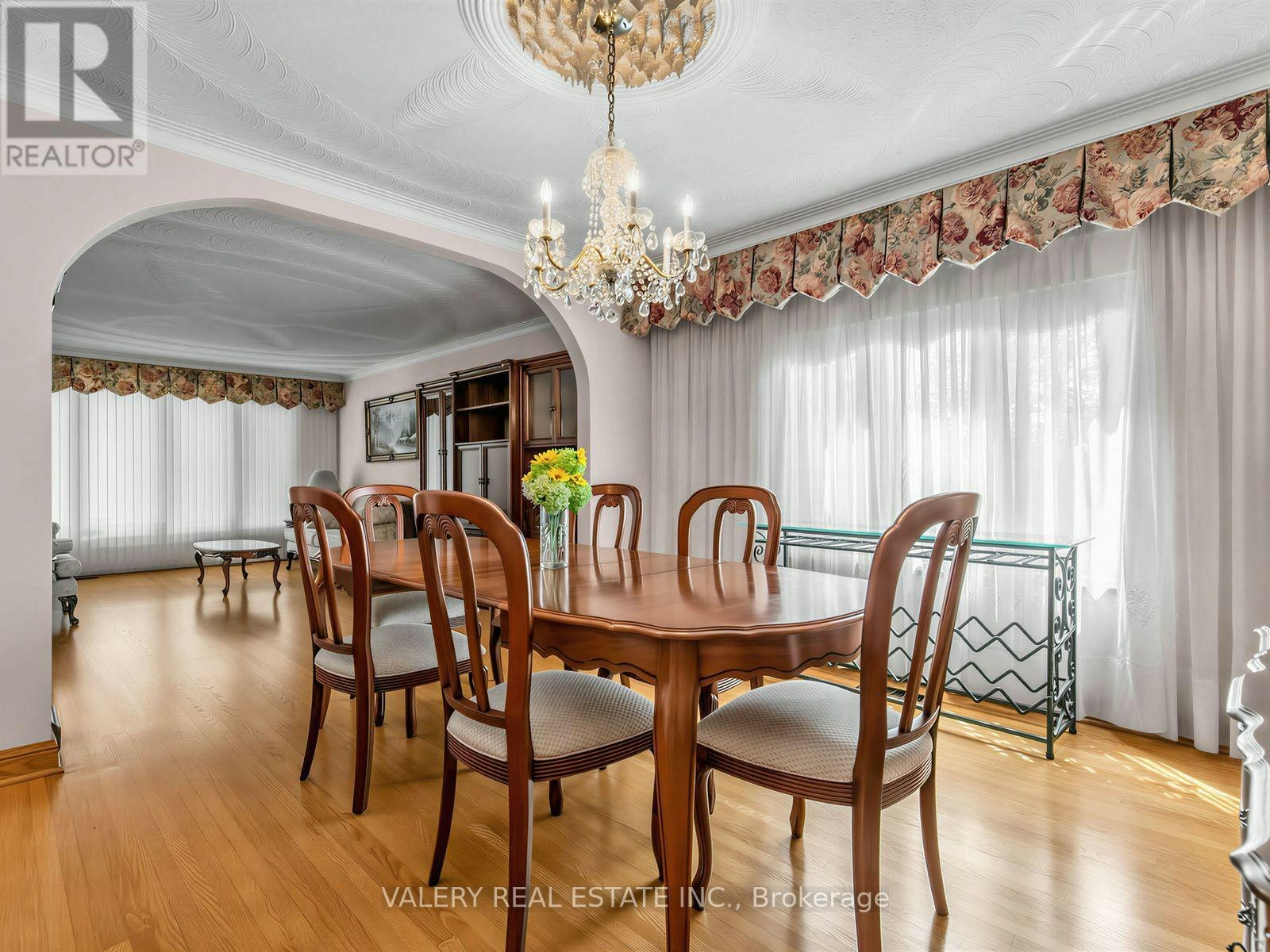 370 Maple Leaf Drive, Toronto, ON, M6L 1P6 - 7