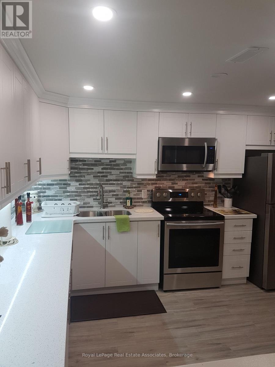 3323 Queen Frederica Drive, Mississauga, ON, L4Y 2Z9 - 4
