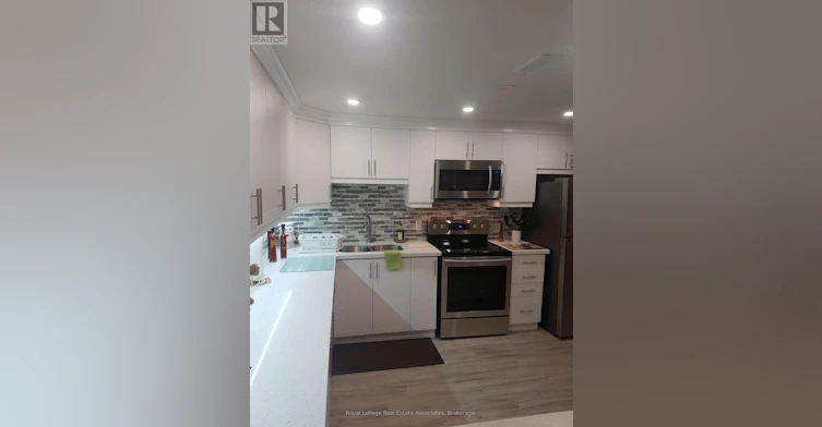 3323 Queen Frederica Drive, Mississauga, ON, L4Y 2Z9 - 4