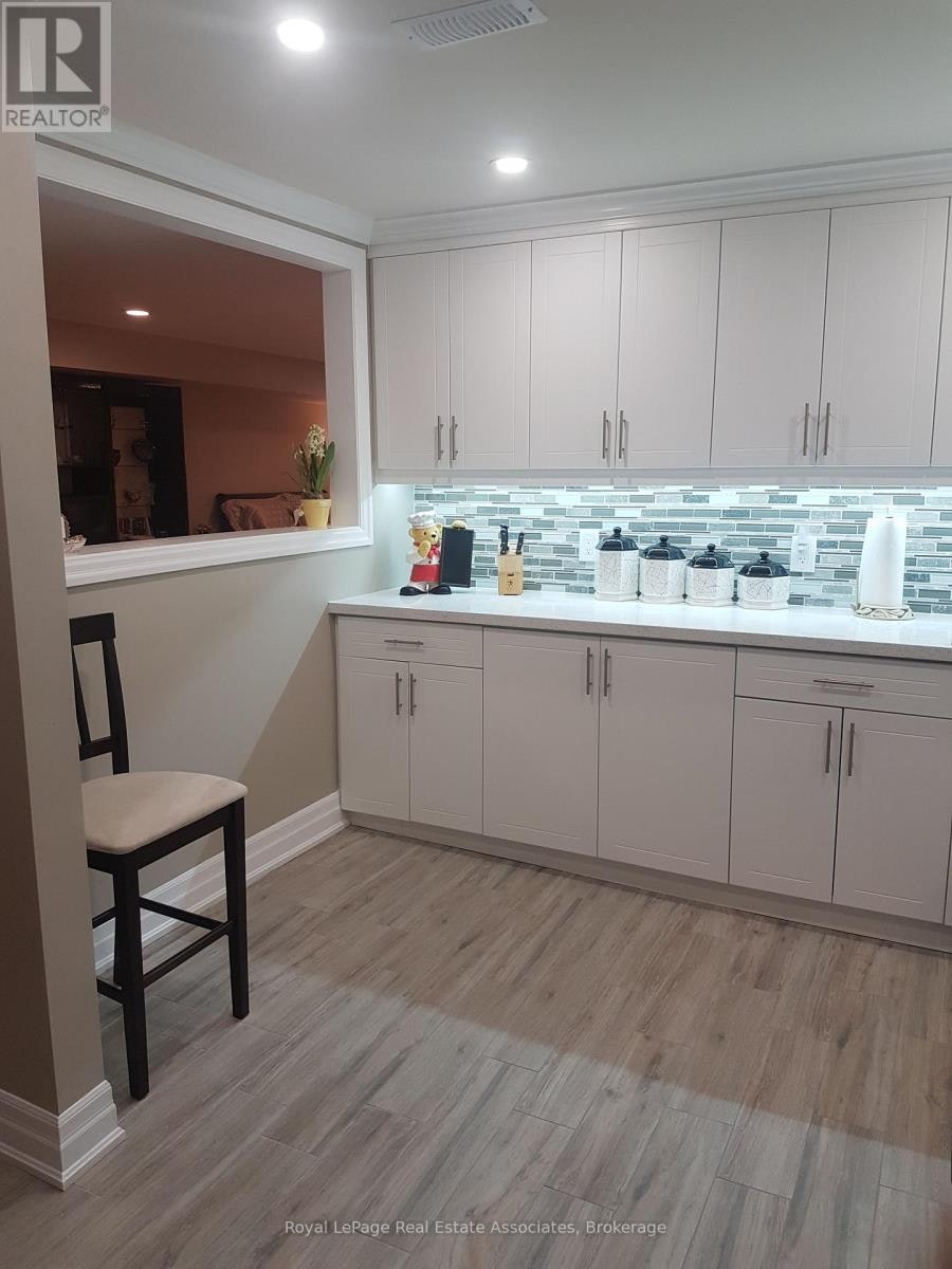 3323 Queen Frederica Drive, Mississauga, ON, L4Y 2Z9 - 5