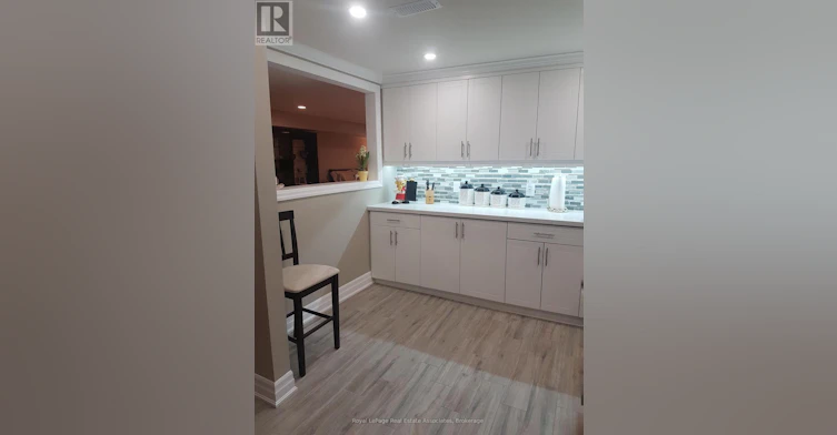 3323 Queen Frederica Drive, Mississauga, ON, L4Y 2Z9 - 5