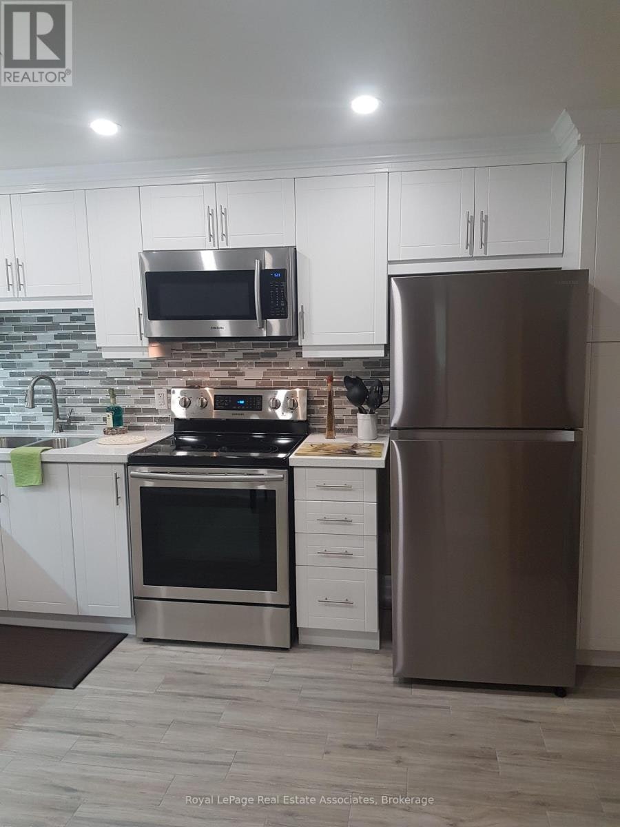 3323 Queen Frederica Drive, Mississauga, ON, L4Y 2Z9 - 3