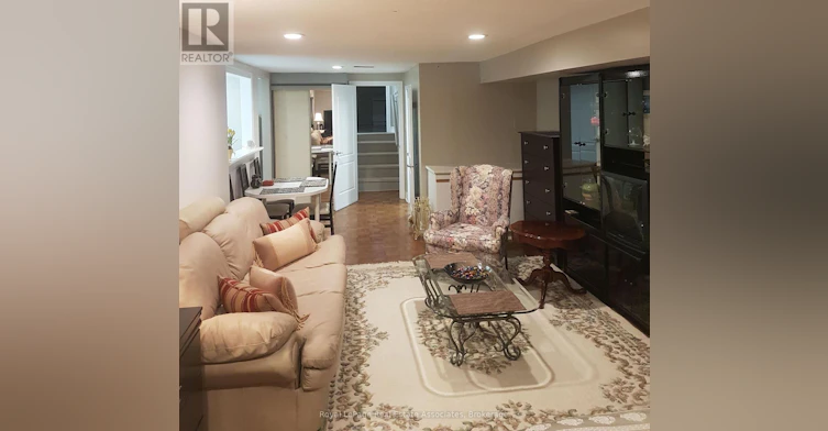 3323 Queen Frederica Drive, Mississauga, ON, L4Y 2Z9