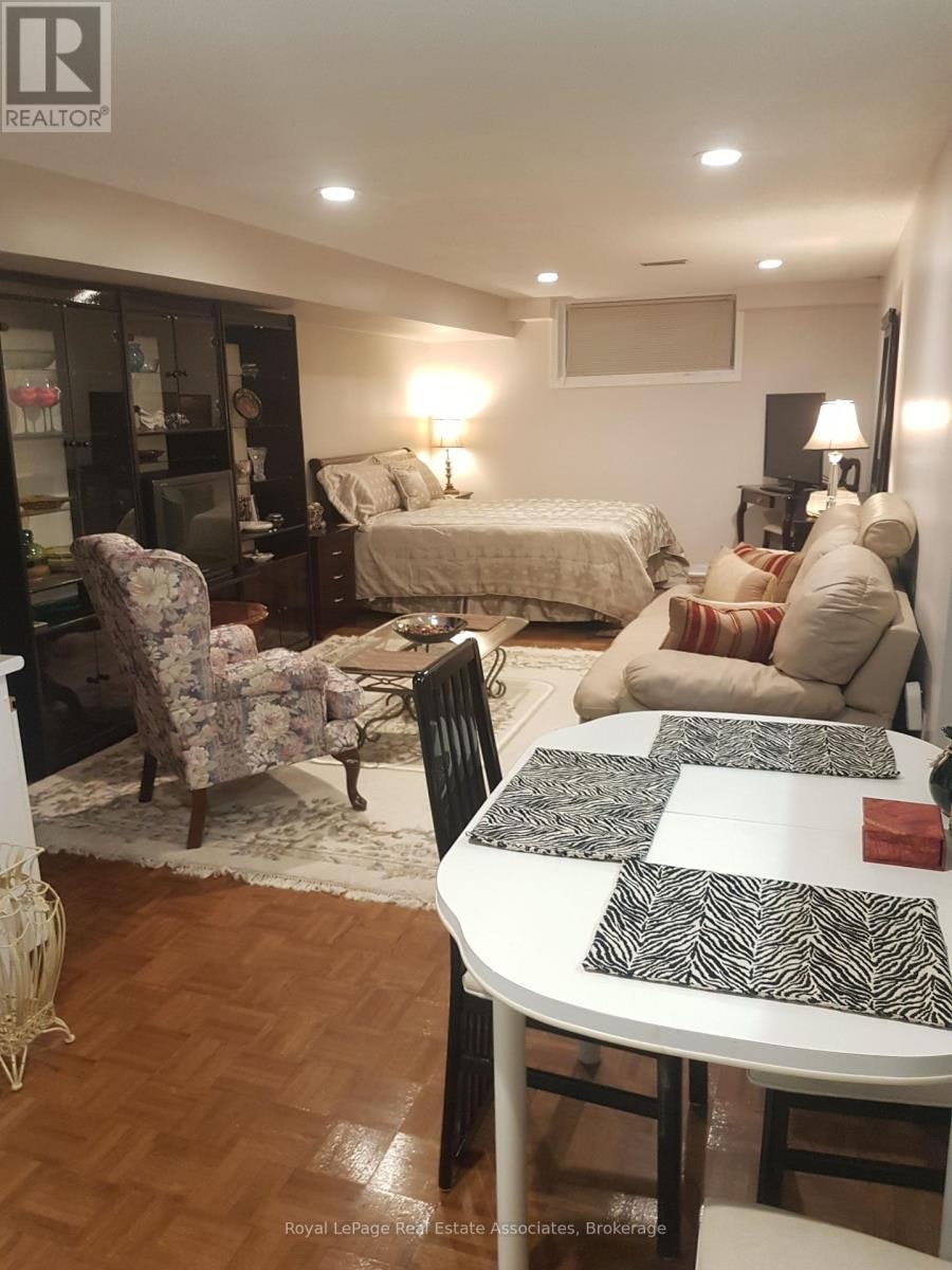 3323 Queen Frederica Drive, Mississauga, ON, L4Y 2Z9 - 2