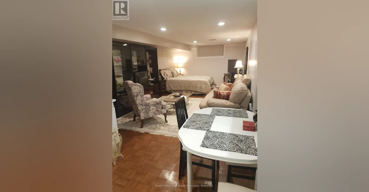 3323 Queen Frederica Drive, Mississauga, ON, L4Y 2Z9 - 2