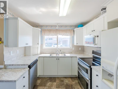 104B-8006 Vedette Drive - 5