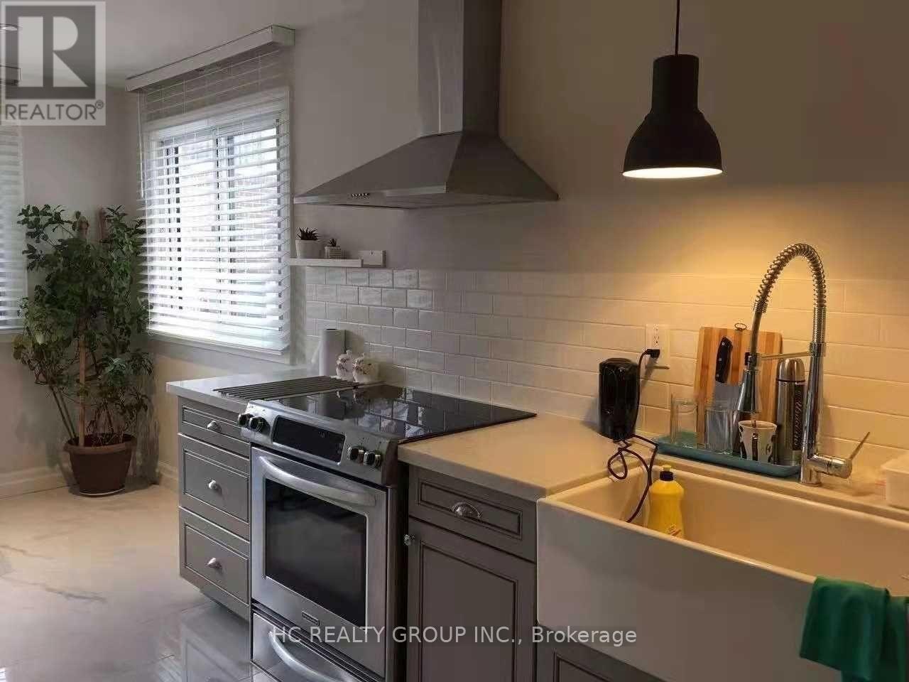 UPPER-102 Peckham Avenue, Toronto, ON, M2R 2V5 - 3