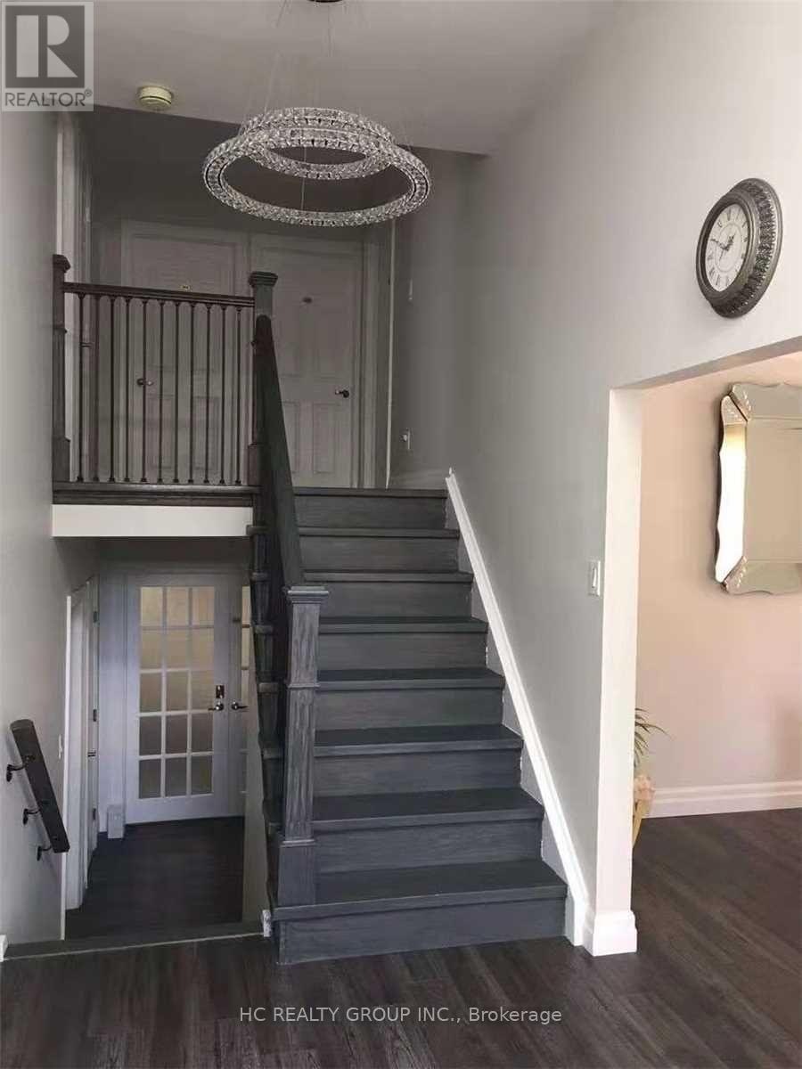 UPPER-102 Peckham Avenue, Toronto, ON, M2R 2V5 - 2