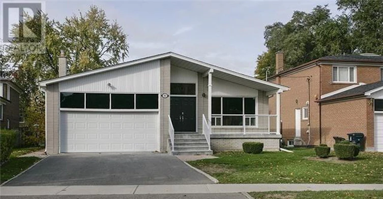 UPPER-102 Peckham Avenue, Toronto, ON, M2R 2V5