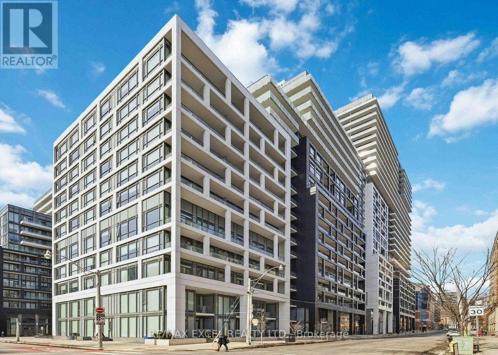 914 SE-60 Princess Street, Toronto, ON, M5A 2C7