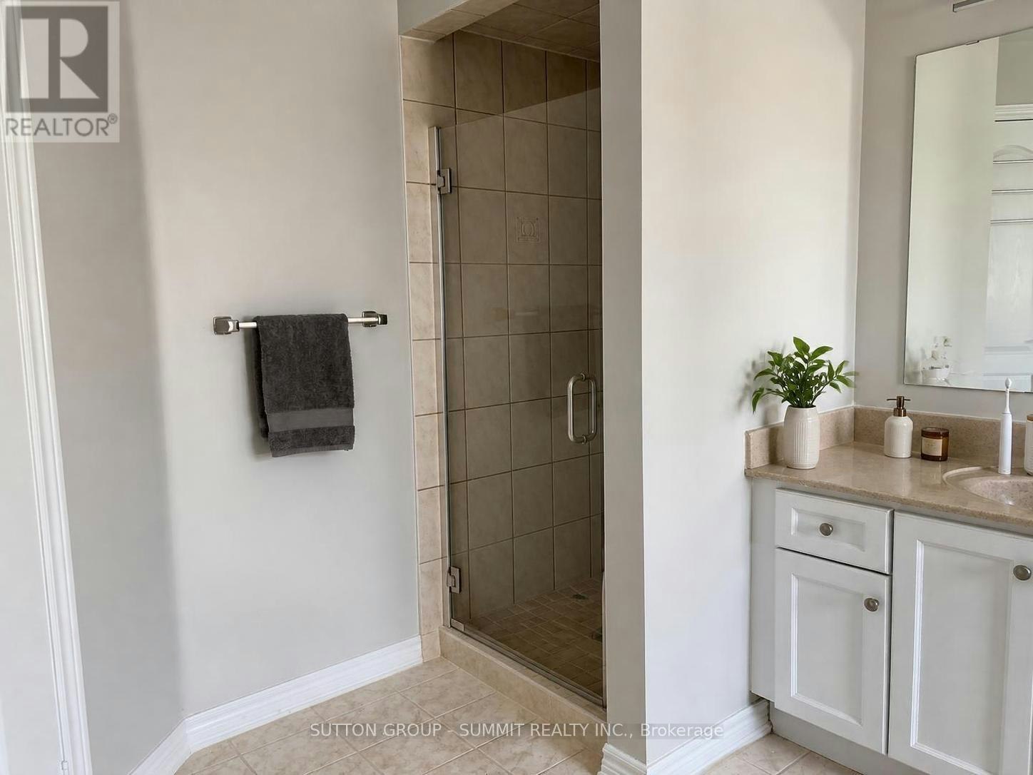 910 Knotty Pine Grove, Mississauga, ON, L5W 1J9 - 11