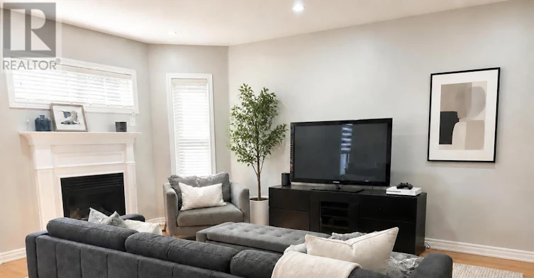 910 Knotty Pine Grove, Mississauga, ON, L5W 1J9 - 6