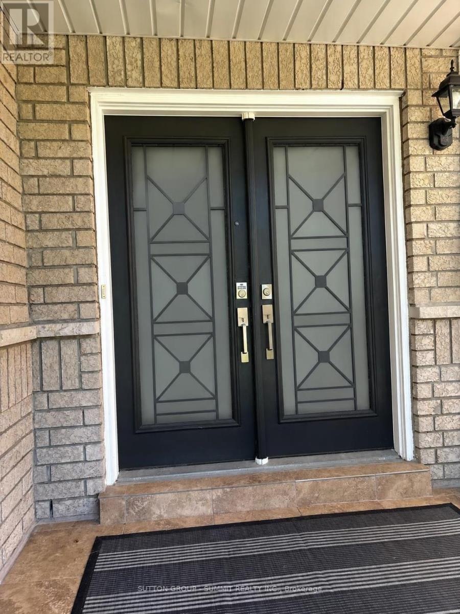 910 Knotty Pine Grove, Mississauga, ON, L5W 1J9 - 2