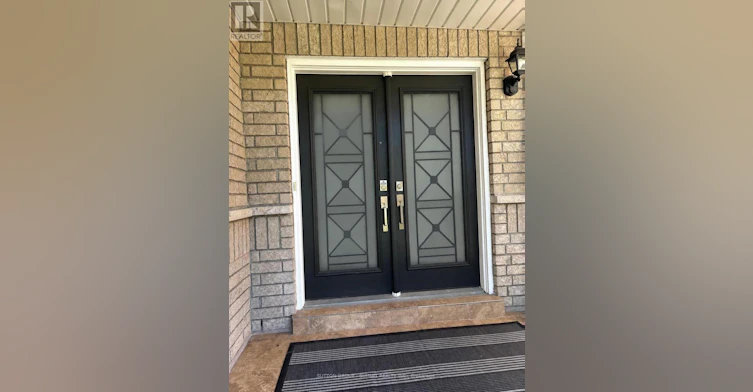 910 Knotty Pine Grove, Mississauga, ON, L5W 1J9 - 2