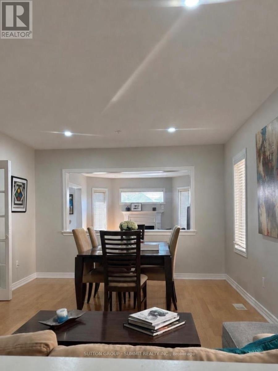 910 Knotty Pine Grove, Mississauga, ON, L5W 1J9 - 5