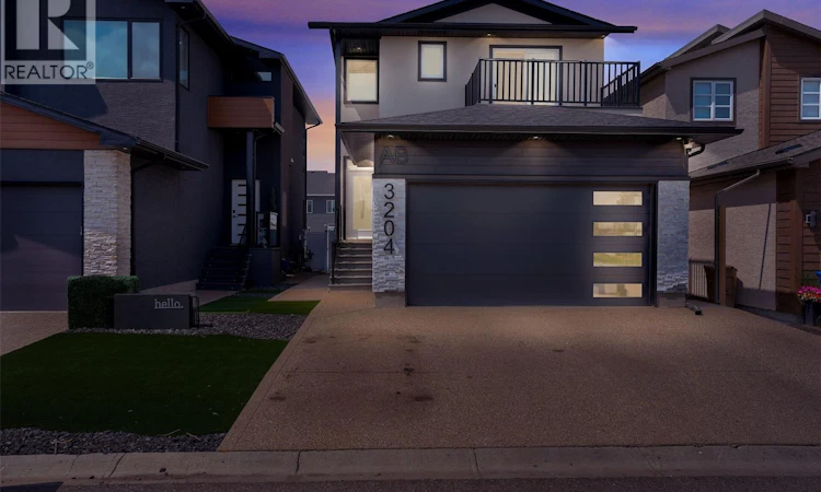 3204 Crosbie Crescent